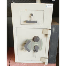 Load image into Gallery viewer, Chubb Cobra Large Deposit Safe Size 3 (2nd Hand)